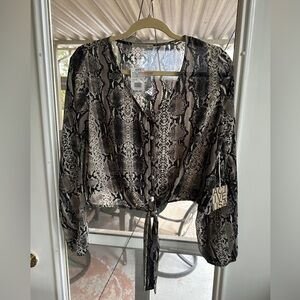 Active USA Snake Tie Front Crop Top Size L NWT